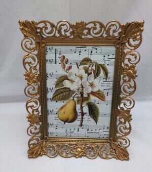 Vtg Stylebuilt Hollywood Regency Gold Filigree Frame 8x10 Tabletop Velvet Easel